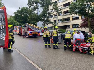 H1 - Rettung mit DLK Gebäude