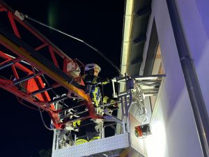 H1 - Rettung mit DLK Gebäude