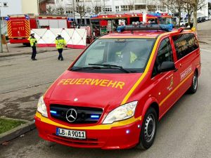 H4 - VU 1 Person eingeklemmt Bus