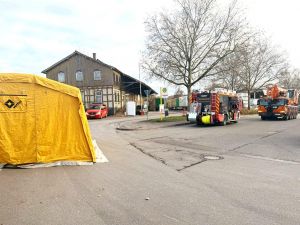 H4 - VU 1 Person eingeklemmt Bus