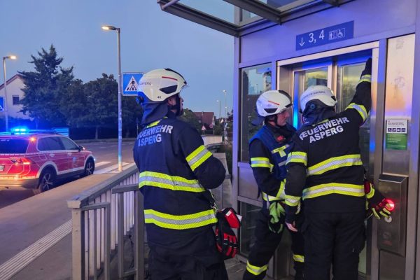 H1 – Person eingeschlossen Aufzug