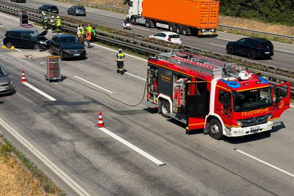 H1 – VU unklare Lage PKW